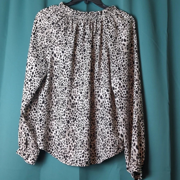 💖Leopard Print Top. A New Day - Picture 5 of 9